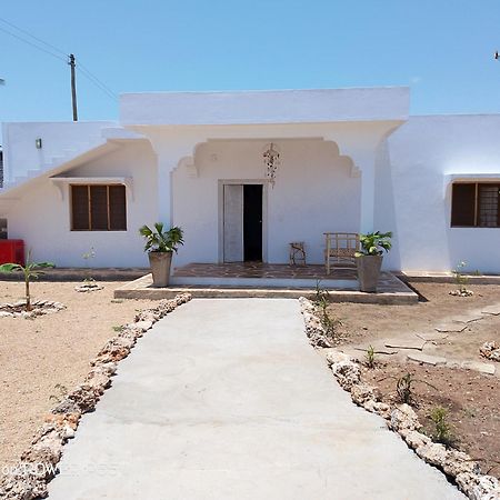 Bed and Breakfast Red Land House Watamu Exterior foto