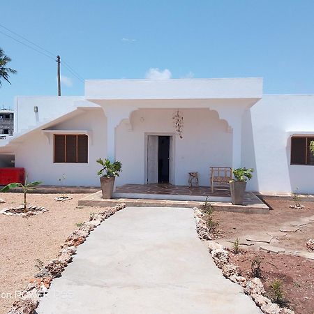 Bed and Breakfast Red Land House Watamu Exterior foto