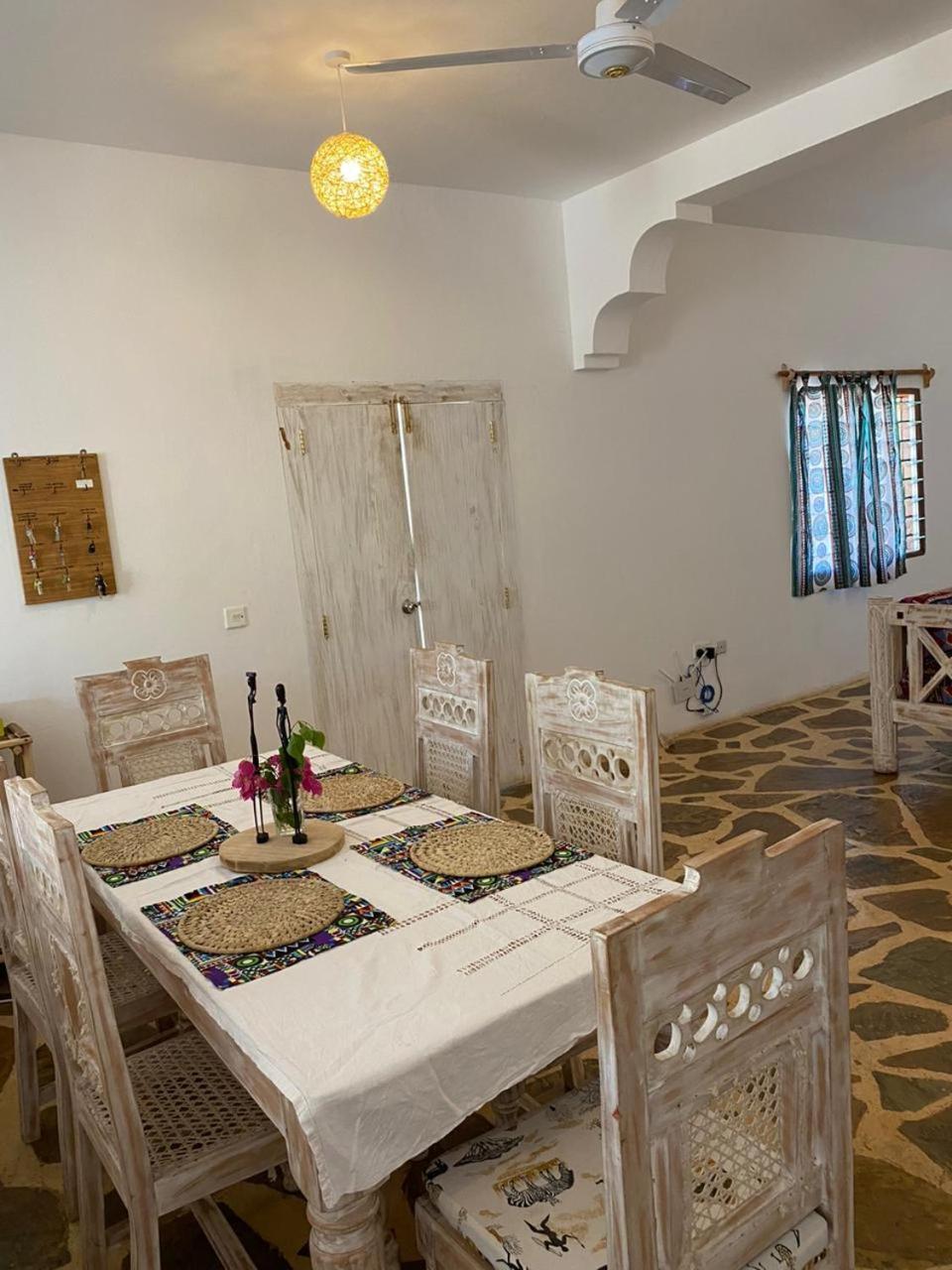 Bed and Breakfast Red Land House Watamu Exterior foto