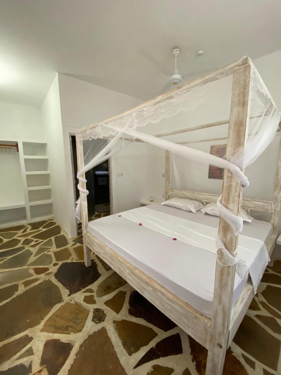Bed and Breakfast Red Land House Watamu Exterior foto
